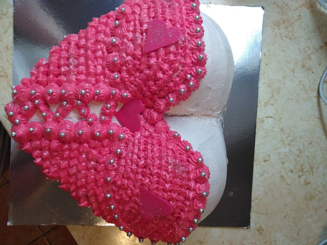 Torta u obliku roze mašne
