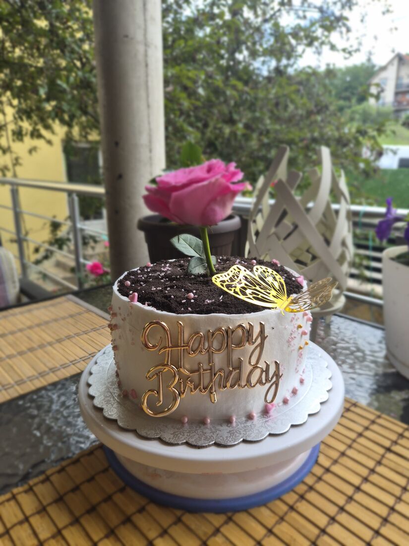 Torta sa ružom i leptirom